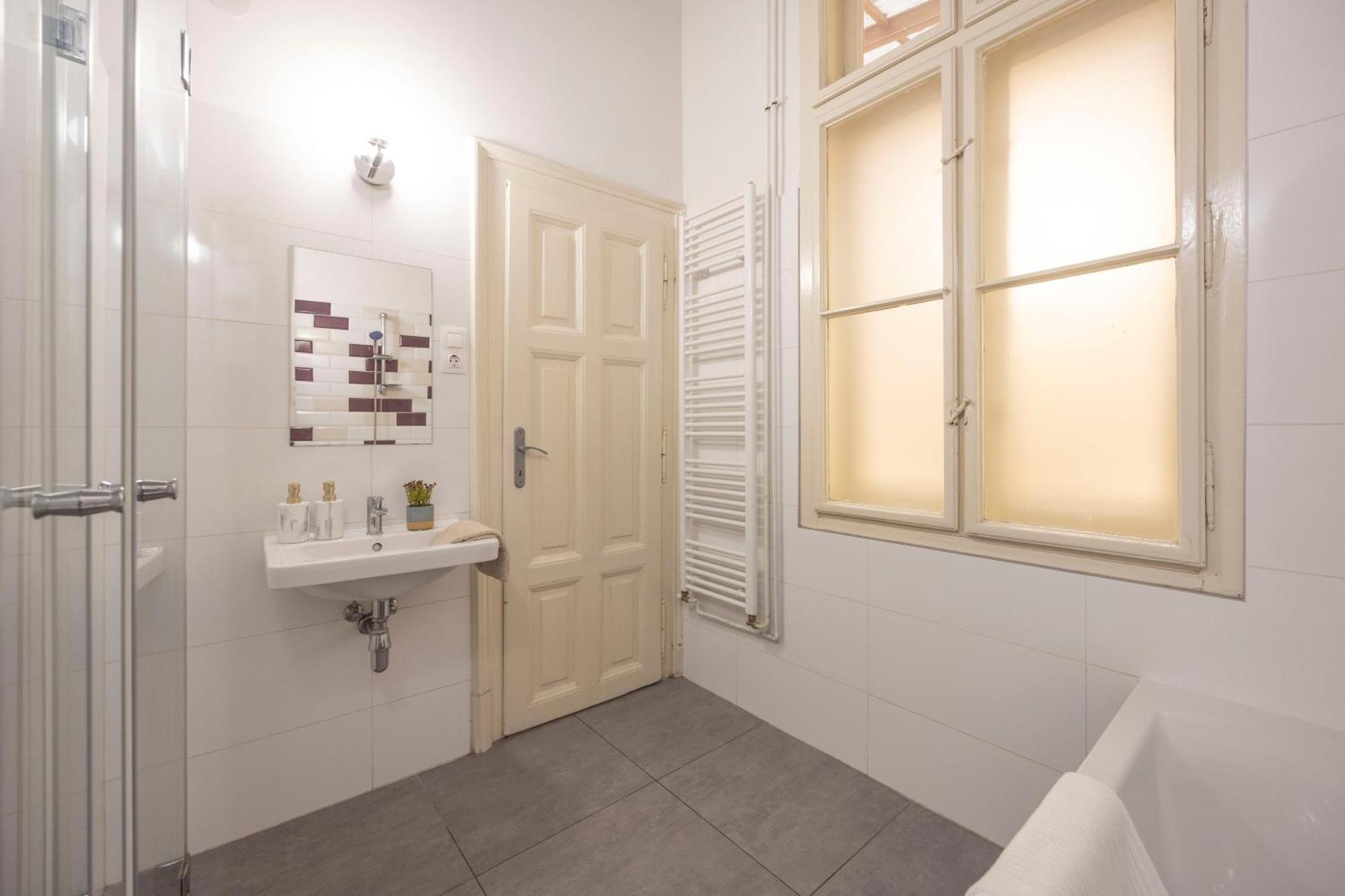 Cozy & Nostalgic Budapest Style Apartment In The Center Eksteriør bilde